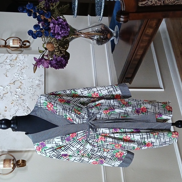 Victoria's Secret Gold Label Floral Kimono Robe. Size OS - Picture 6 of 17